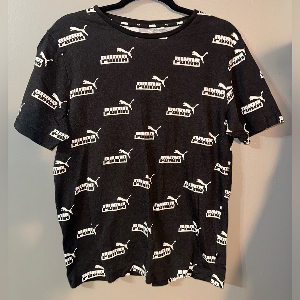 ❤️ Black and white Puma T shirt